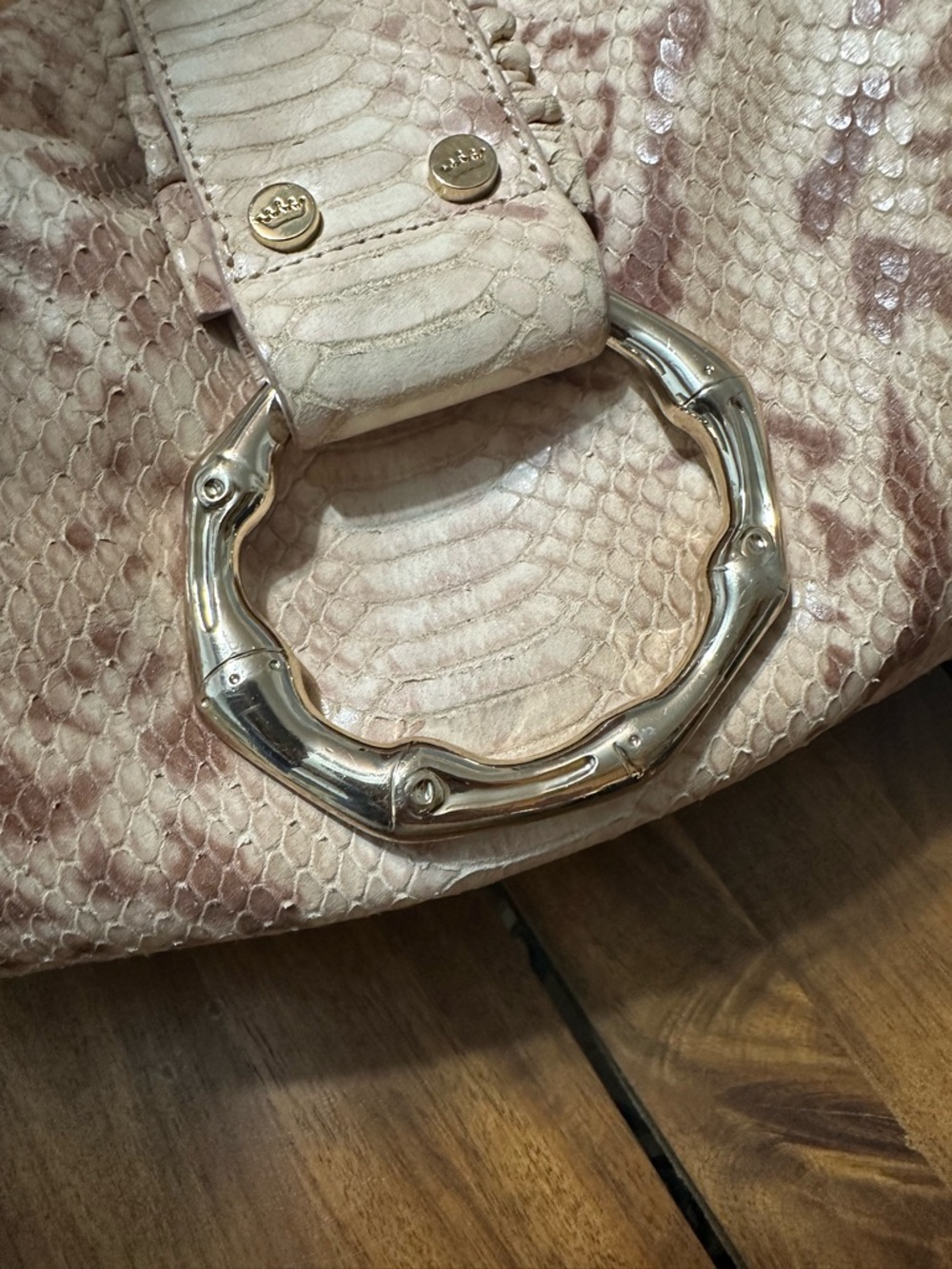 Elaine Turner Beige Leather Snake-Print Shoulder Bag with Gold Ring - Picture 4 of 10
